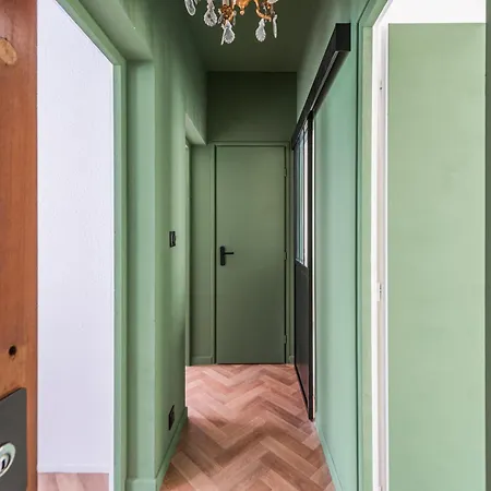 Magnifique 42m Carre Centre Apartmán *